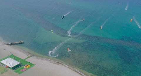 Torre Quetta, la barriera sottomarina dell'amianto: Crea l'onda perfetta per il surf